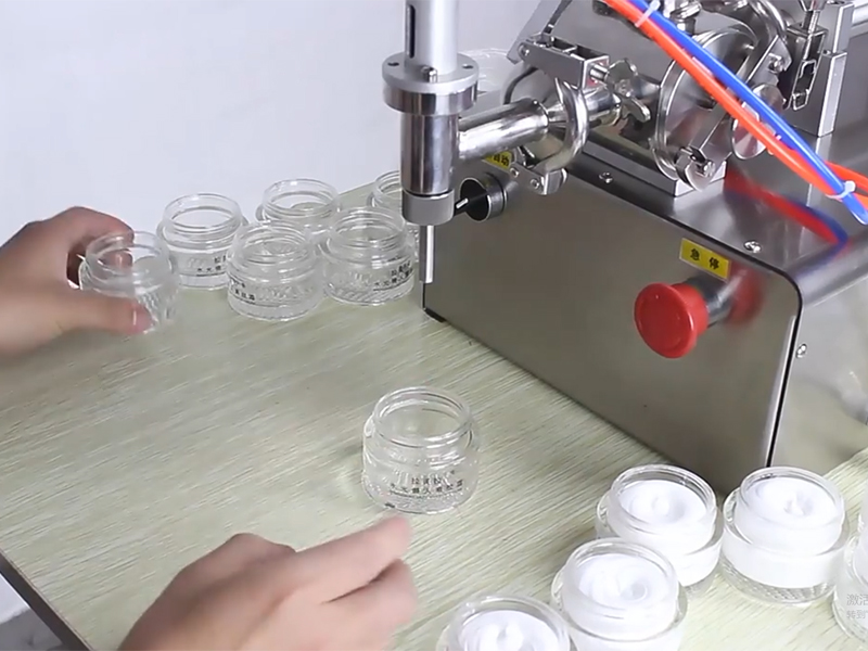 半自动膏体灌装机：灵活高效的包装解决方案